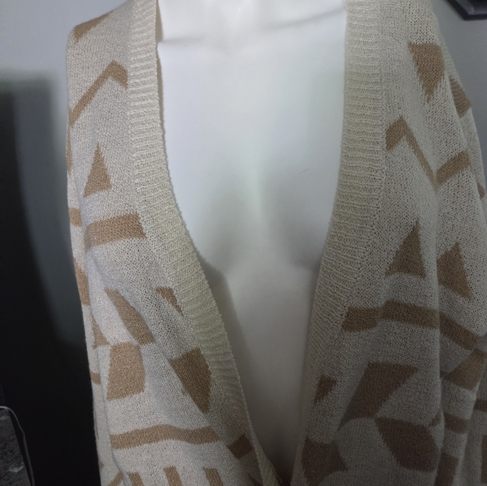 Forever 21 Geometric Patterned Cardigan Size Large - Picture 2 of 4